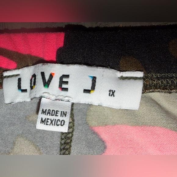 Women's Love J size 1X Pink and Green Camouflage Shorts, athletic shorts - Picture 3 of 3